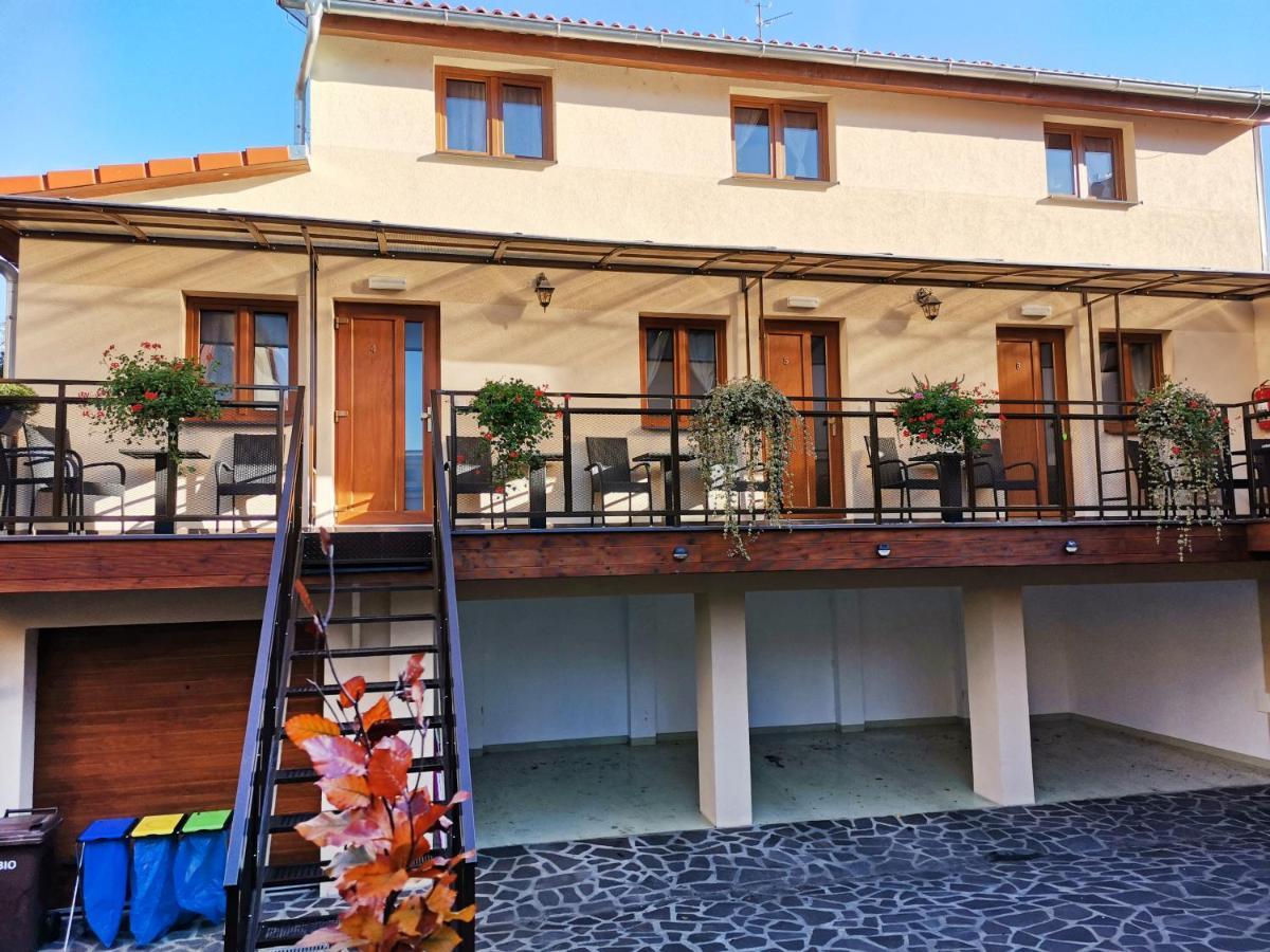 Apartmany Aranka Zatec  Luaran gambar